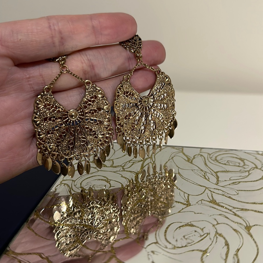 Eye earrings